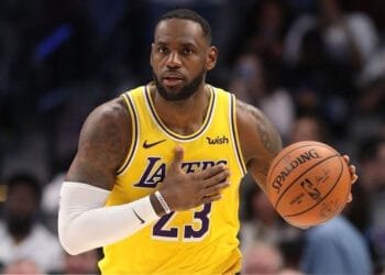 LeBron James prolonge son aventure avec Lakers, devient le basketteur le mieux payé de l’histoire