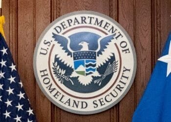 Humanitarian Parole : 20 États Républicains exigent le blocage immédiat du programme