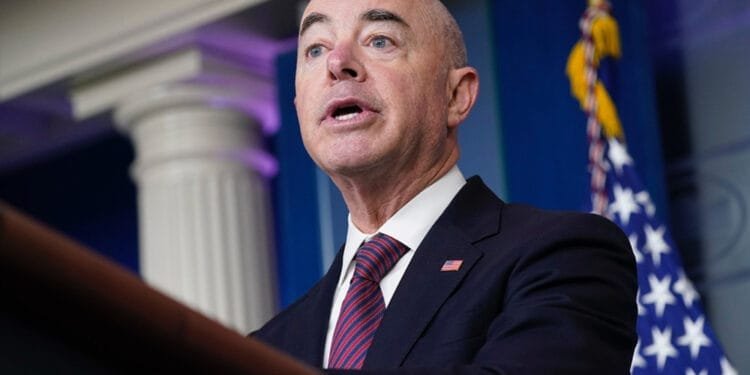 États-Unis : des parlementaires républicains veulent destituer Alejandro Mayorkas