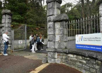 France : un élève tue sa professeure à coups de couteau