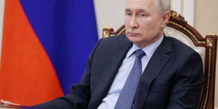 Le président Vladimir Poutine visé par un mandat de la Cour Pénale International