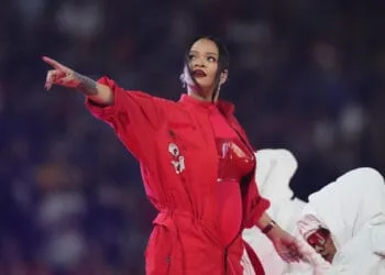 Super Bowl : son show jugé “trop sexy”, 103 plaintes déposées contre Rihanna