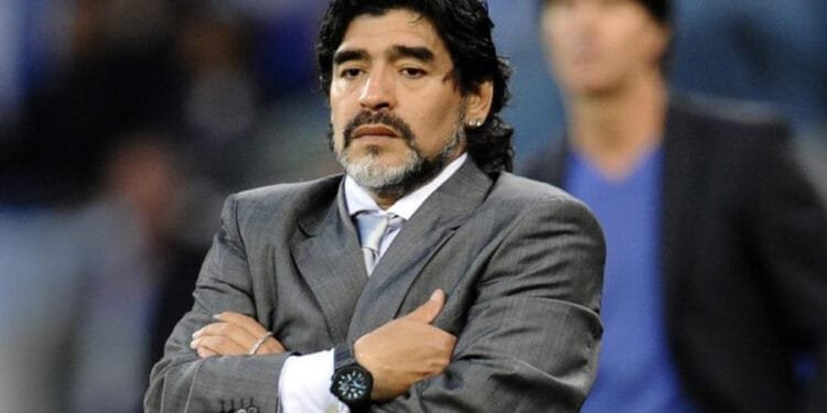 Mort il y a 3 ans environ, la page Facebook de Maradona piratée !