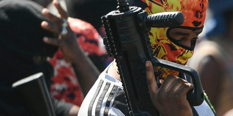 Affrontements armés à Carrefour : deux civils et un policier tués, des blessés recensés