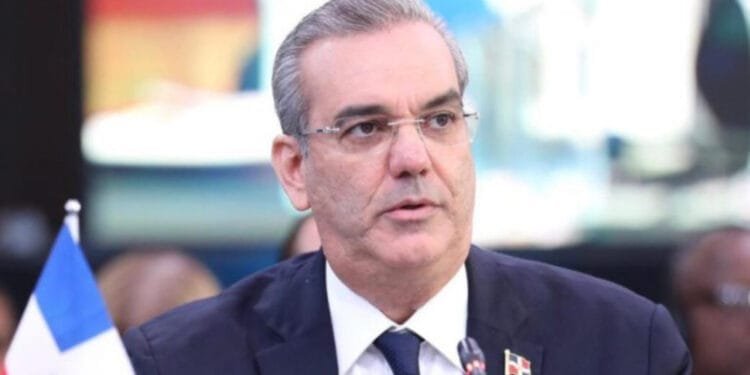 Le président de la République dominicaine, Luis Abinader, testé positif au covid-19