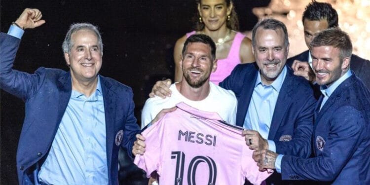 Devant 20 000 fans, Lionel Messi présenté par son nouveau club américain de l'Inter Miami
