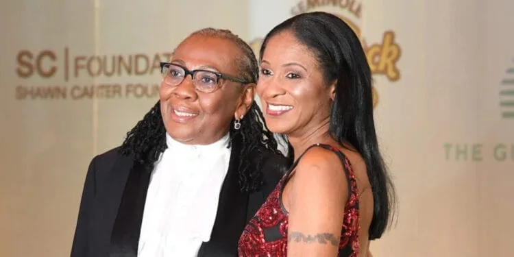 États-Unis : Gloria Carter, mère de Jay-Z, s’est mariée avec sa compagne Roxanne Wiltshire