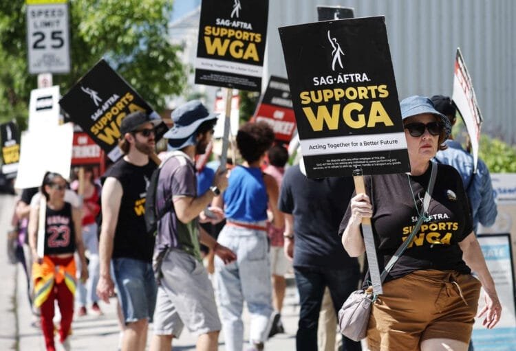 Hollywood : paralysie du secteur cinématographique, les acteurs entrent en grève