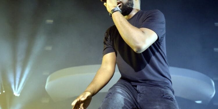 Tunisie : les conditions des migrants poussent le rappeur Gims à annuler son concert