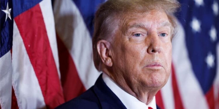 Placé en état d’arrestation, la photo d’identité de Donald Trump a été publiée