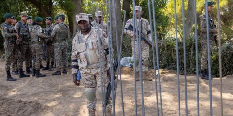 La frontière de Dajabòn fermée, des militaires dominicains prennent position