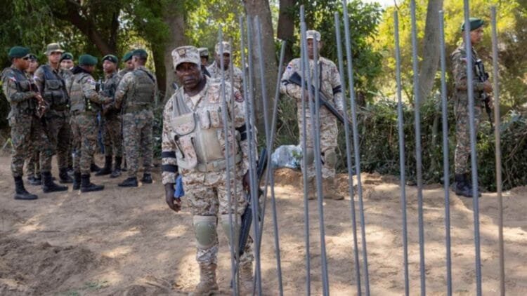 La frontière de Dajabòn fermée, des militaires dominicains prennent position