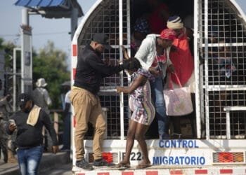 République Dominicaine : dix agents de la migration révoqués pour « abus » contre des Haïtiens