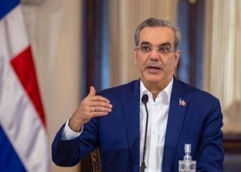 « La reprise des vols ne concerne que les diplomates et les détenteurs de billets d’avion prépayés », précise Luis Abinader