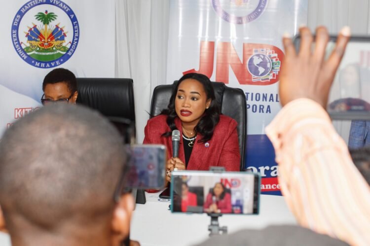 Kathia Verdier s’adressant à la diaspora haïtienne lors de la clôture de la Journée Nationale de la Diaspora 2025, à l’Hôtel Karibe, Port-au-Prince.