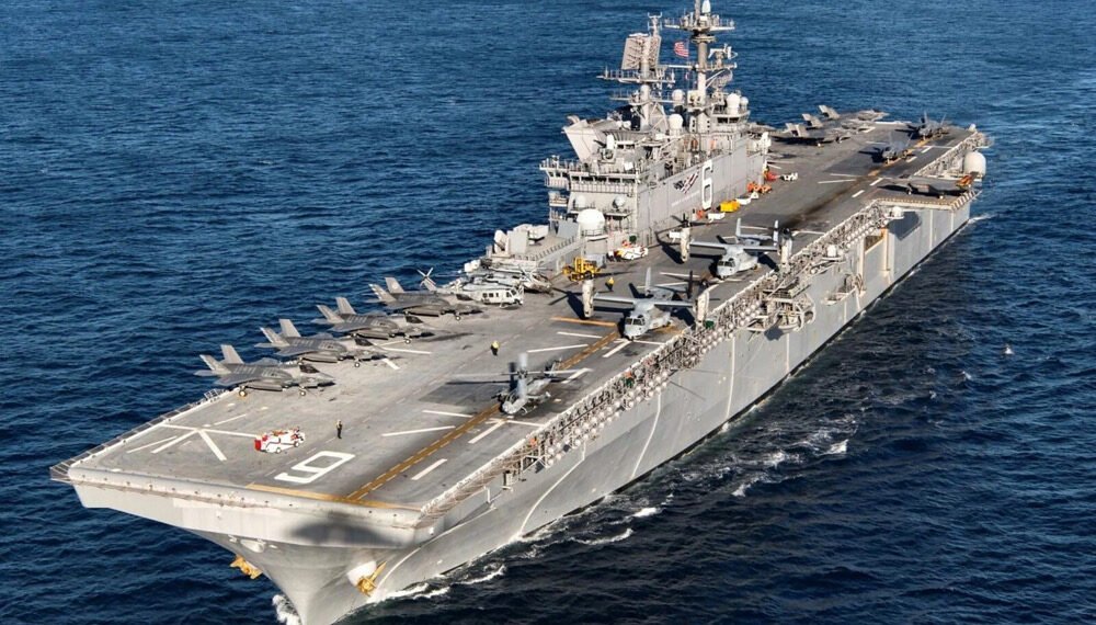 À l’aube du 7 février, un navire de guerre américain apparaît au large de Port-au-Prince