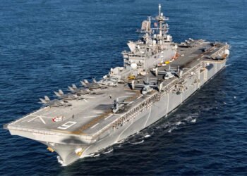 À l’aube du 7 février, un navire de guerre américain apparaît au large de Port-au-Prince