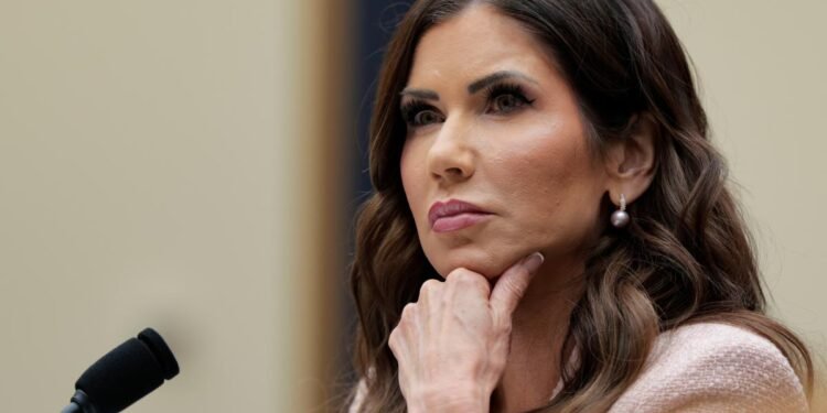 Donald Trump se passe des services de sa ministre de la Sécurité intérieure Kristi Noem