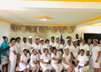 Des infirmiers et infirmières de la Direction Sanitaire du Nord-Ouest reçoivent leurs lettres de nomination