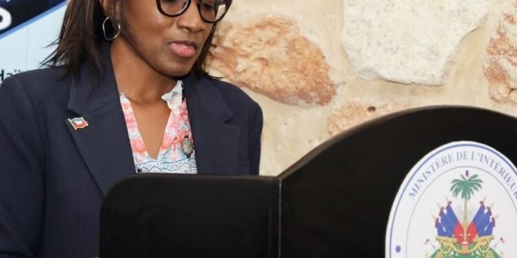 Installation de la nouvelle secrétaire d’État aux Collectivités territoriales Sharina Lochard