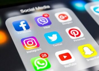France : le Parlement adopte une loi interdisant l&rsquo;accès aux réseaux sociaux aux enfants de moins de 15 ans
