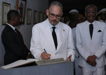 220e anniversaire de la mort de Dessalines : Alix Didier Fils-Aimé lui rend hommage en signant le Livre d’Or